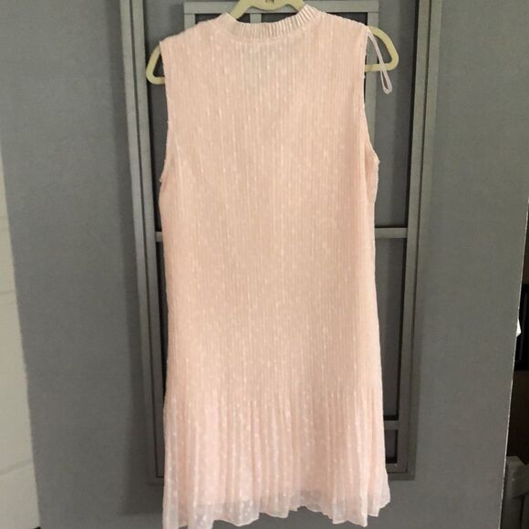Nanette Lenore blush crepe polkadot sleeveless dress size 10. - Picture 9 of 11